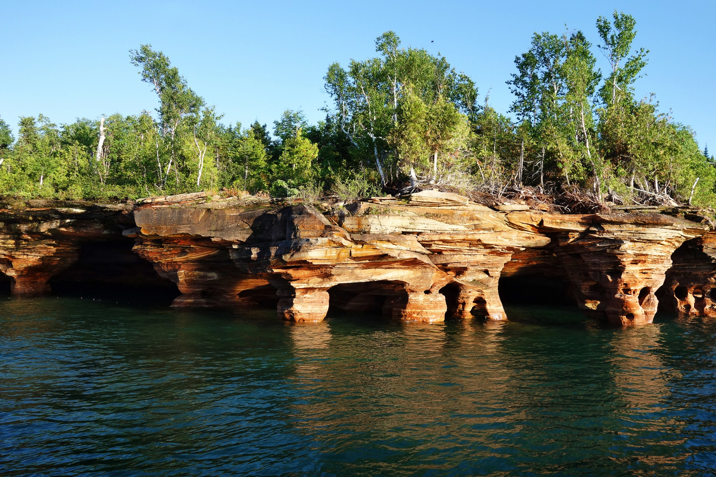 Apostle_Islands,_Lake_Superior,_Wisconsin[1].webp